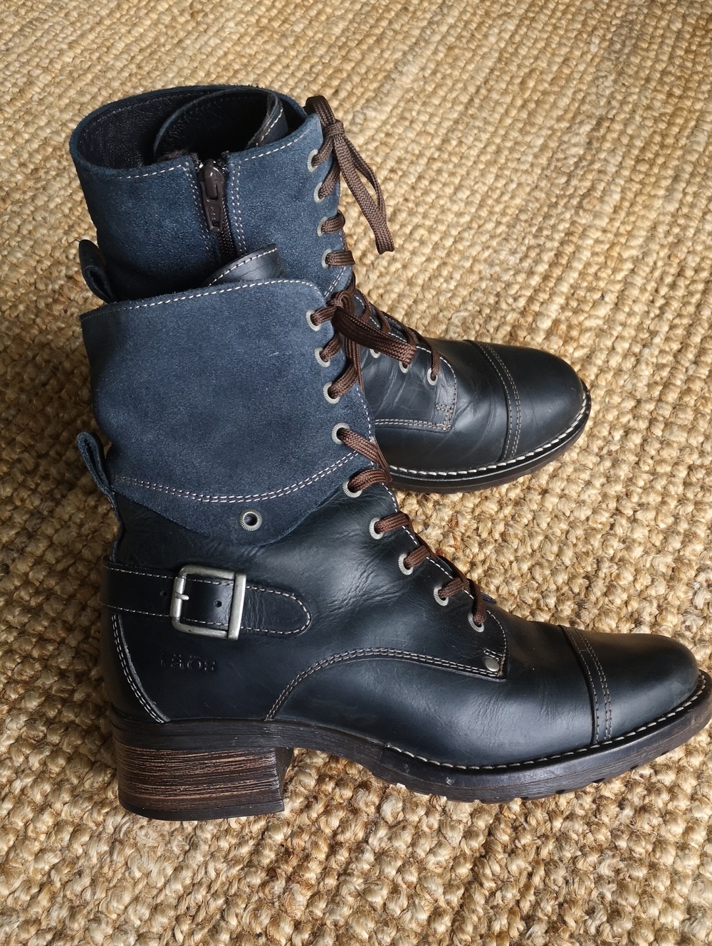 Taos gray-blue leather ankle boots